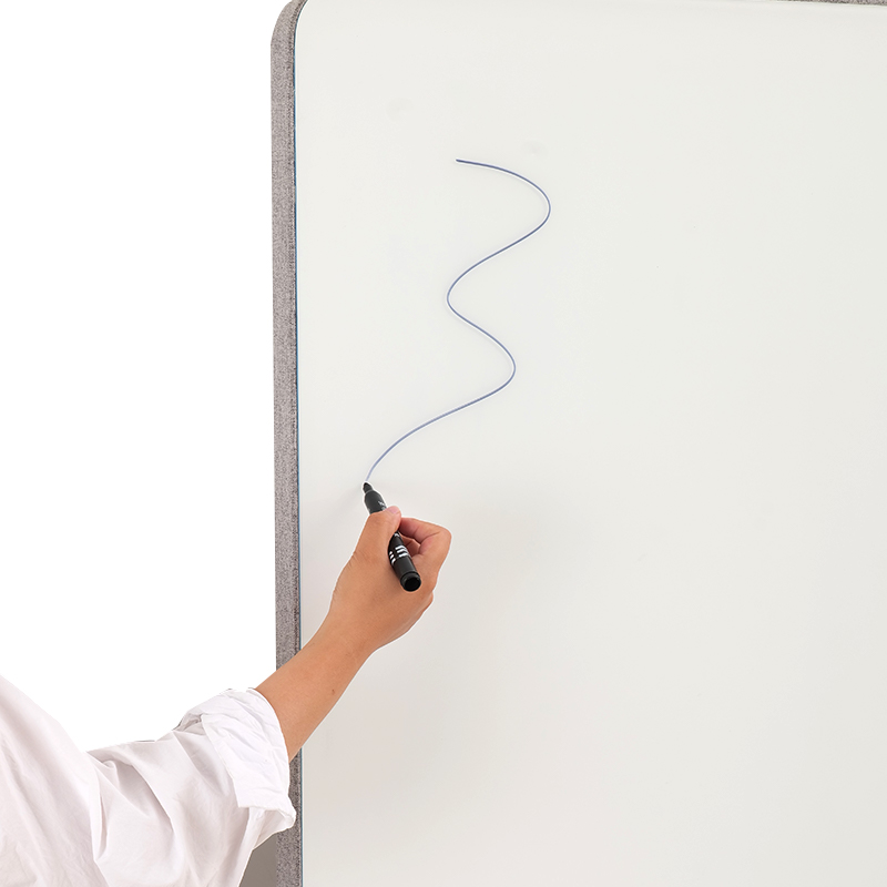 Moderni valkoinen akustinen kirjoitustaulu äänieristetyt polyesterikuitupaneelit kotitoimiston väliseinän lasimateriaalille Moderni valkoinen akustinen kirjoitustaulu äänieristetyt polyesterikuitupaneelit kotitoimiston väliseinän lasimateriaalille