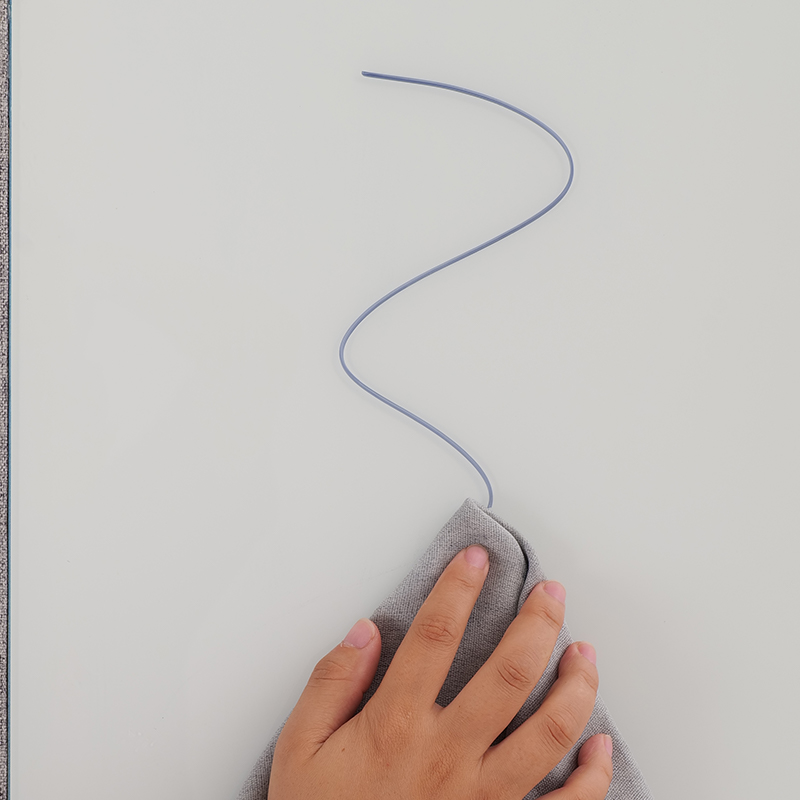 Moderni valkoinen akustinen kirjoitustaulu äänieristetyt polyesterikuitupaneelit kotitoimiston väliseinän lasimateriaalille Moderni valkoinen akustinen kirjoitustaulu äänieristetyt polyesterikuitupaneelit kotitoimiston väliseinän lasimateriaalille