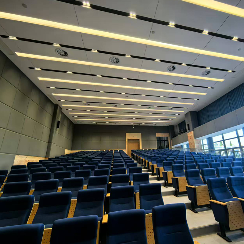 Nahkapäällysteiset akustiset paneelit sienellä suojaavat ihmisiä vammoilta