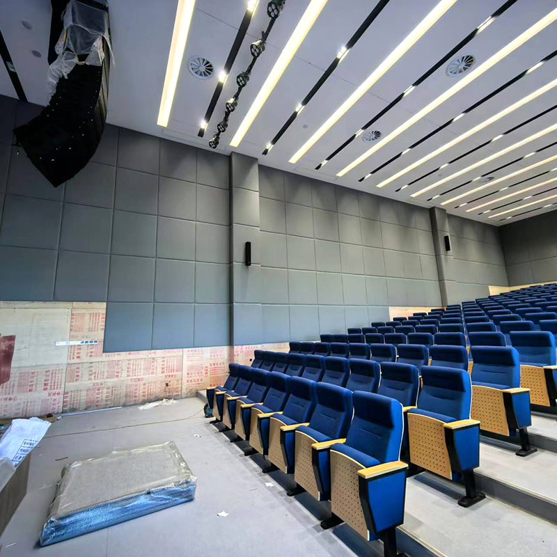 Nahkapäällysteiset akustiset paneelit sienellä suojaavat ihmisiä vammoilta