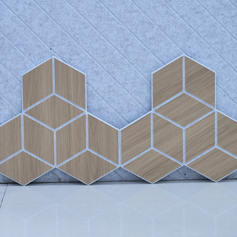 Ensiluokkaiset modernit puiset akustiset paneelit kotitoimistoihin kouluhotellien erinomaiset ääntä vaimentavat seinäpaneelit